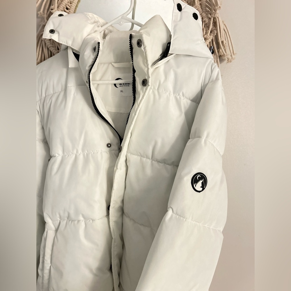 ZYIA Aspen Puffer Jacket w/ removable hood - Picture 4 of 11
